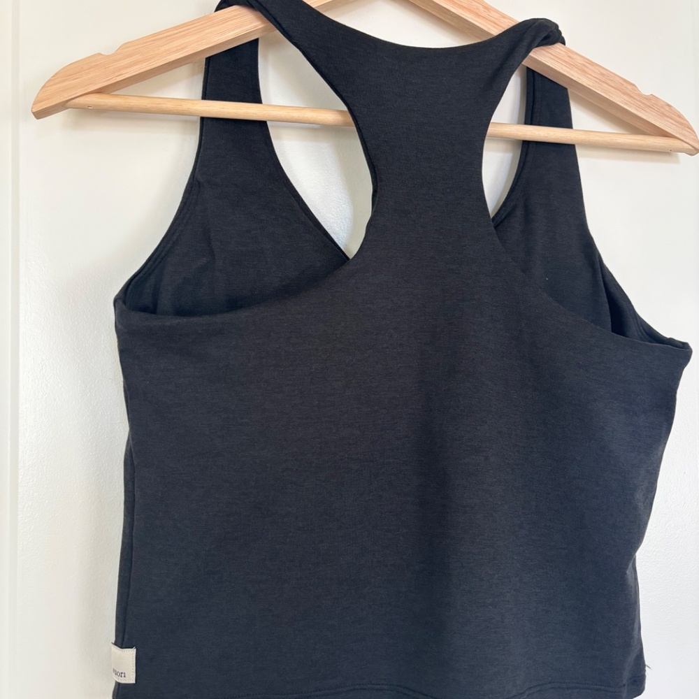 Vuori Halo Performance Black Crop Tank Top 2.0 - Picture 4 of 8